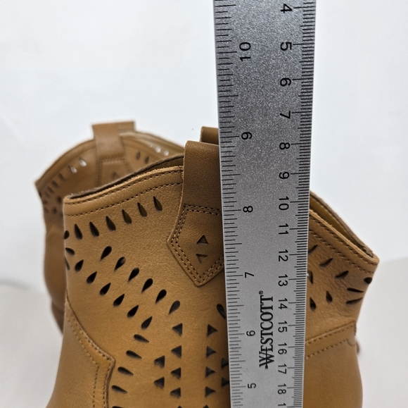 Marc Fisher LTD Women's Western Boots Sz 9M Carmel Leather Ankle Cut Outs Rodeo - Picture 10 of 12